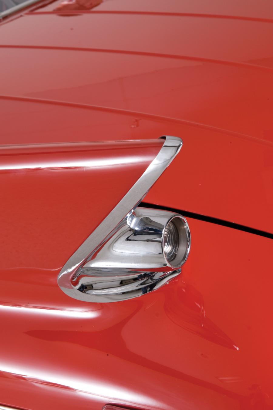 Детали экстерьера Chrysler 300G Convertible (RC4/P 845) 1961 года  (фото 9 из 85)